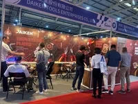 Salon de la quincaillerie de Taïwan (THS) 2025 : Scène animée d’acheteurs nationaux et étrangers en consultation sur le stand DAIKEN